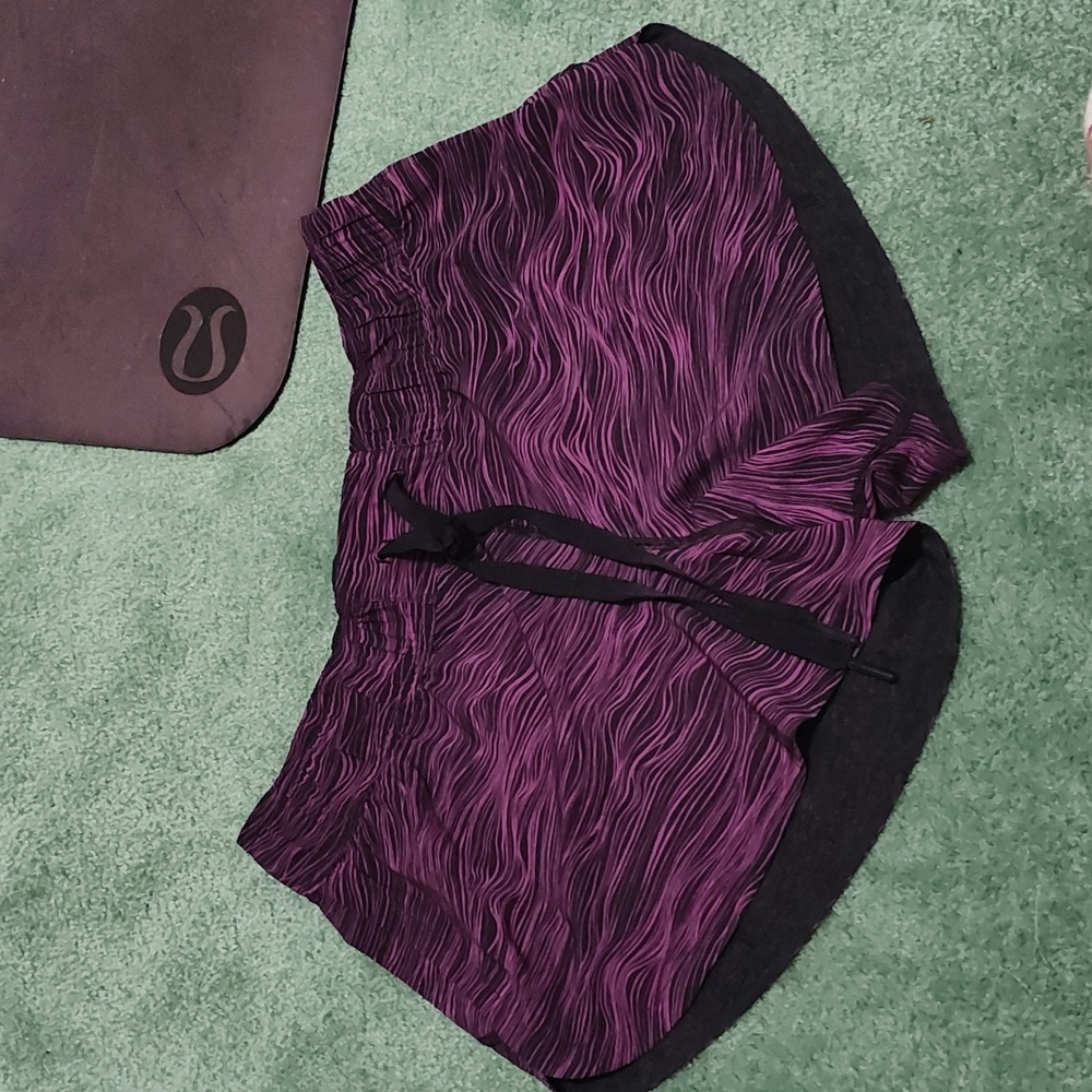 Lululemon drawstring waist reversible short size 8